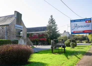 HOTEL RESTAURANT L'ABREUVOIR ***