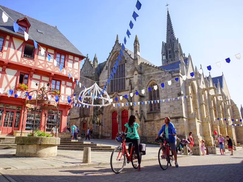 Josselin et la Basilique Notre-Dame Du Roncier