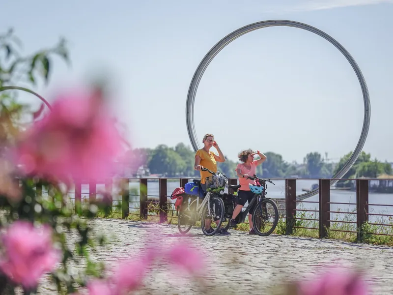 Nantes et ses Anneaux de Buren & Bouchain sur le quai des Antilles