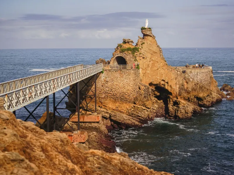 Rocher-de-la-Vierge_Biarritz_©La-Velodyssee Aurelie-Stapf