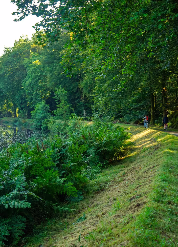 Canal-de-Nantes-a-Brest_La-Velodyssee
