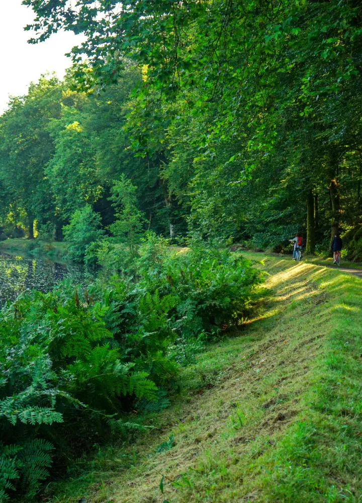 Le Canal de Nantes à Brest vers Gouarec