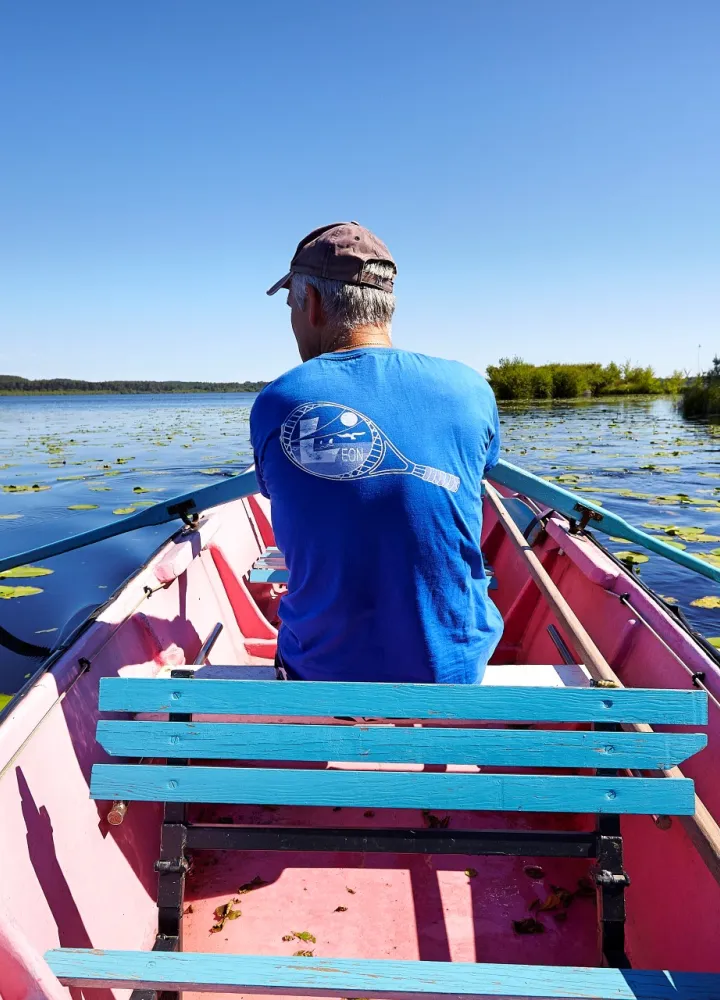 Balade en barque sur le lac de Léon