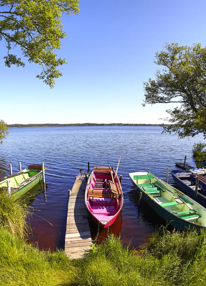 Les barques colorées du Lac de Léon