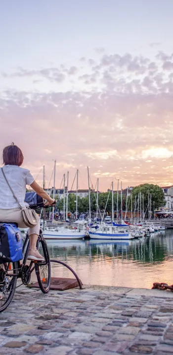 HD_17_coucher-soleil_La-Rochelle_©La-Velodyssee_Aurelie-Stapf