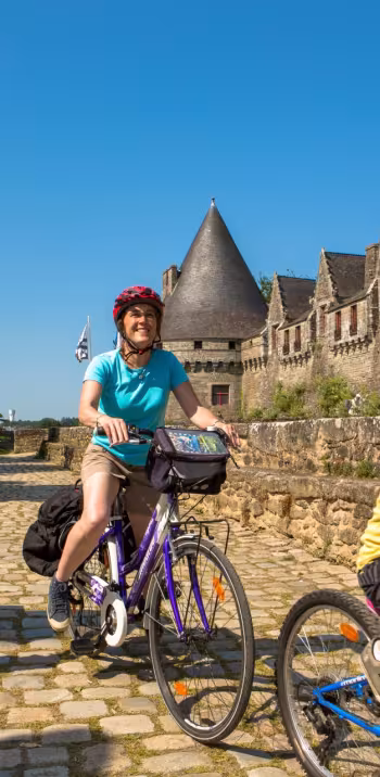 La Vélodyssée devant le château de Josselin