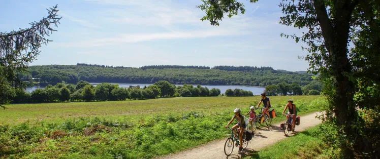 Lac de Guerledan_essentiels_voyage_vélo