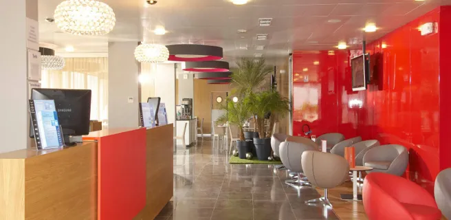 HOLIDAY INN EXPRESS