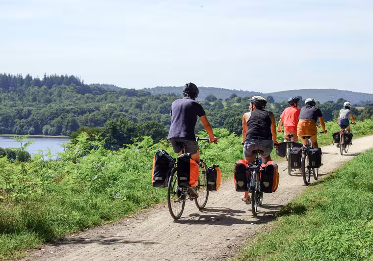 Groupe à vélo, Lac de Guerledan