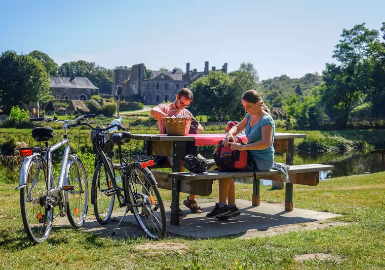 Pause pique-nique à l'Abbaye de Bon-Repos