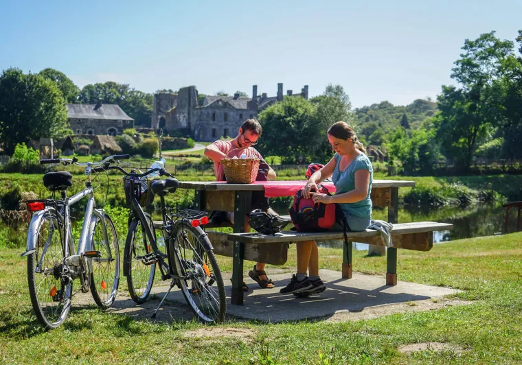 Pause pique-nique à l'Abbaye de Bon-Repos