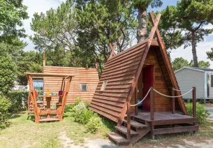 Stay in a tent-cottage hybrid in Brem-sur-Mer, Vendée department