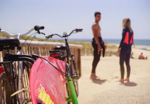 Session de surf sur l'itinéraire de La Vélodyssée