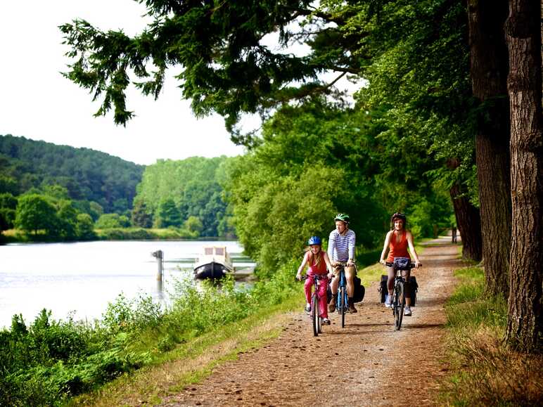 The Nantes-Brest Canal by bike