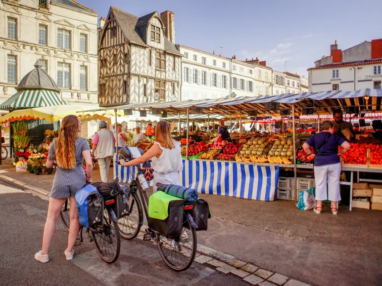 marché de La Rochelle avec cyclistes