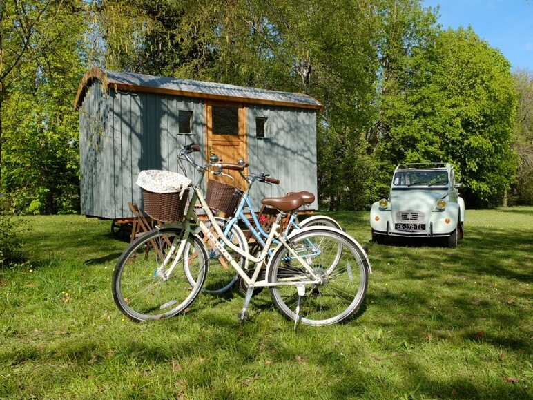 Stay in a shepherd’s cabin at the campsite in Gouarec