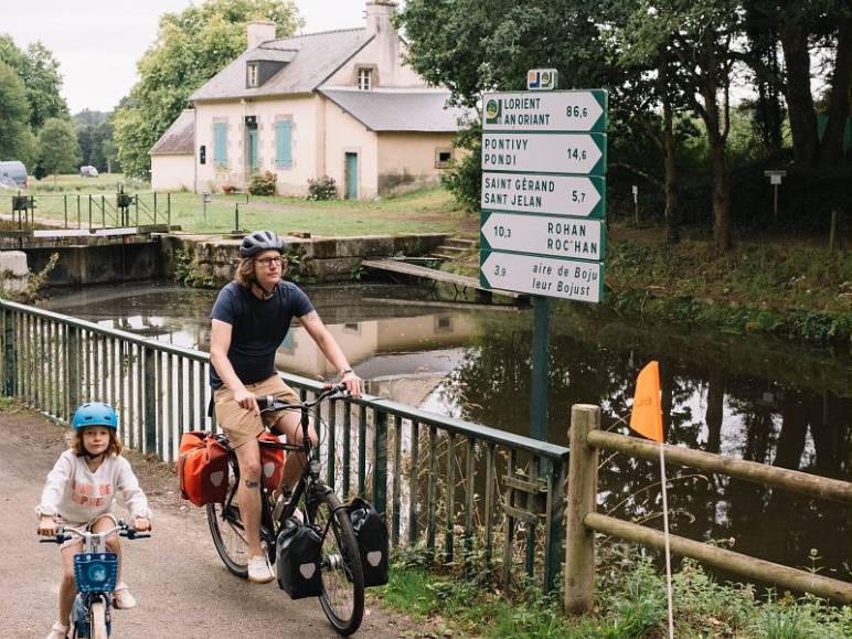 ecluse canal de nantes a brest a velo