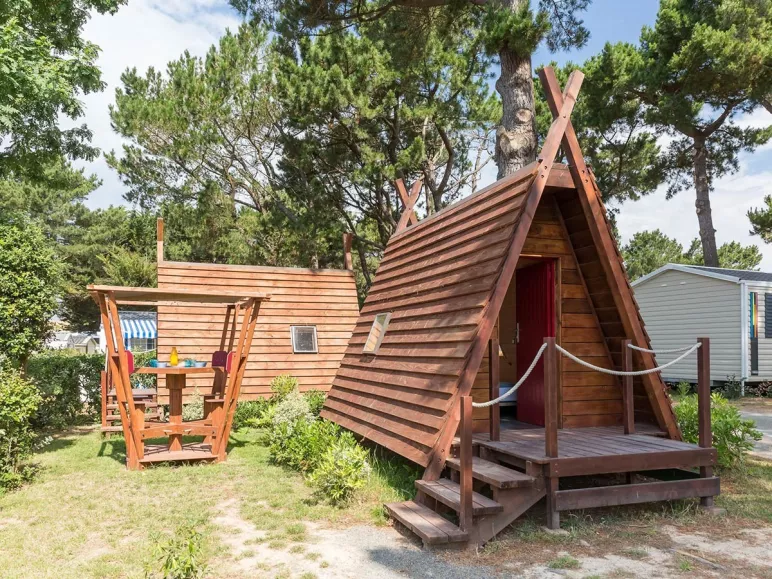 Stay in a tent-cottage hybrid in Brem-sur-Mer, Vendée department