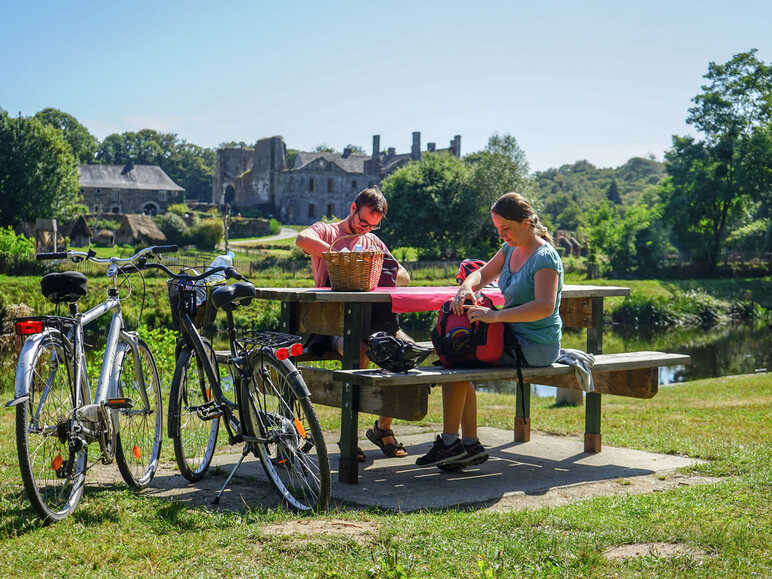 Pause pique-nique à l'Abbaye de Bon-Repos