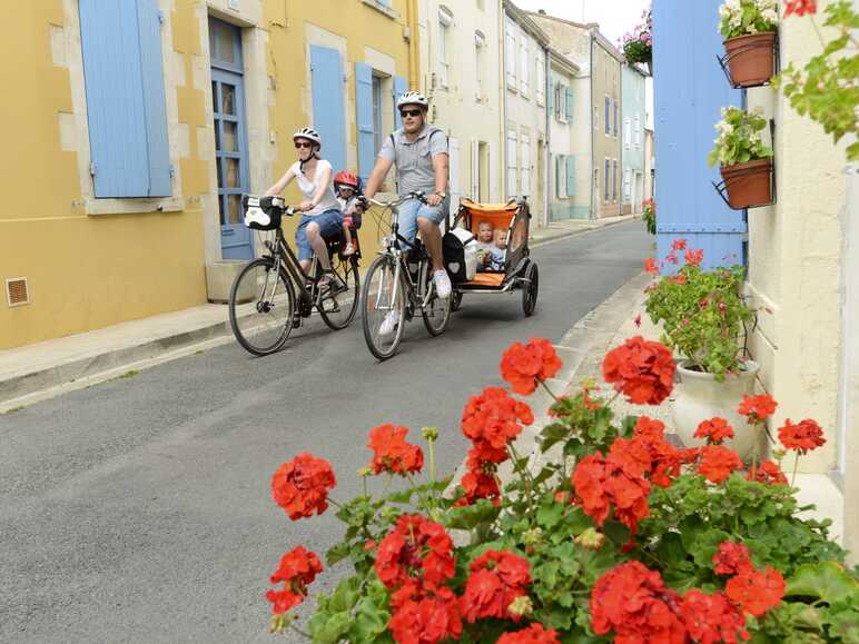 In Charente-Maritime: ‘le Canal des 2 Mers à Vélo’ and ‘La Vélo Francette’